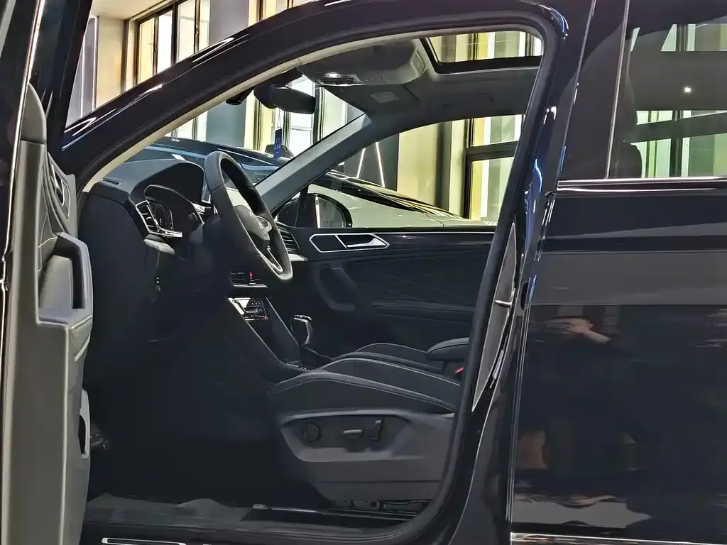 Volkswagen Tiguan L 2024 из CN, фото 8