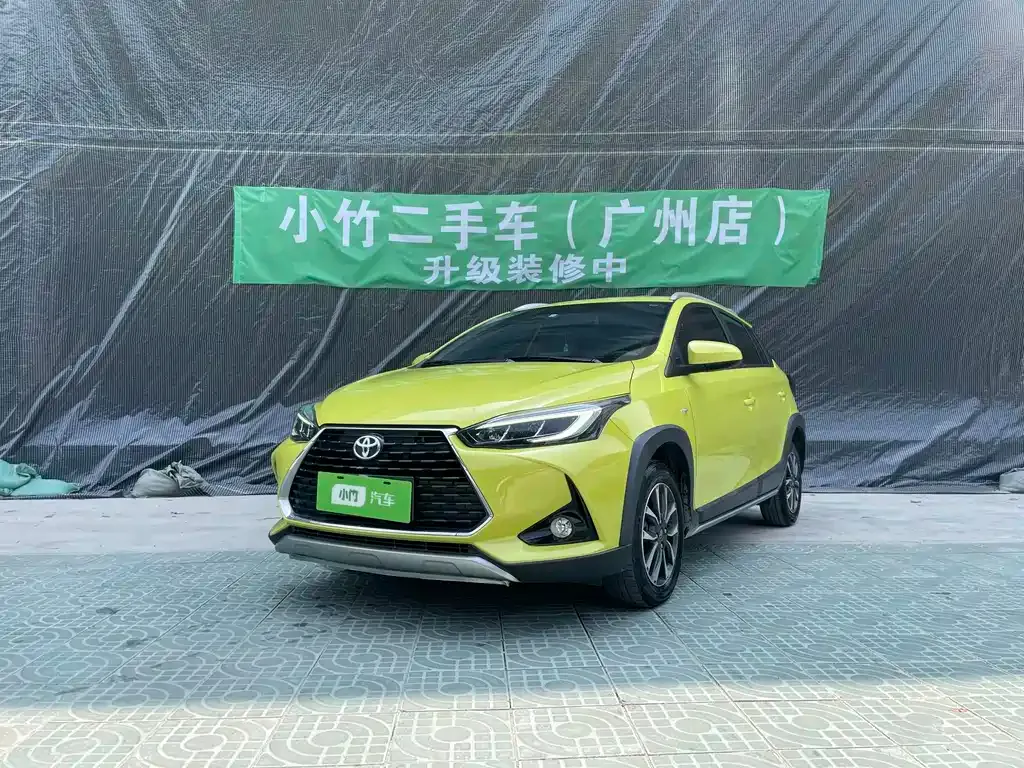 Toyota Yaris L — фото 1