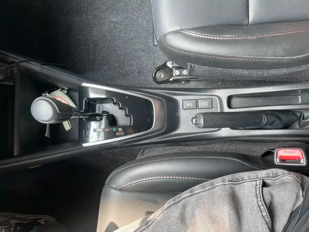 Toyota Yaris L — фото 9