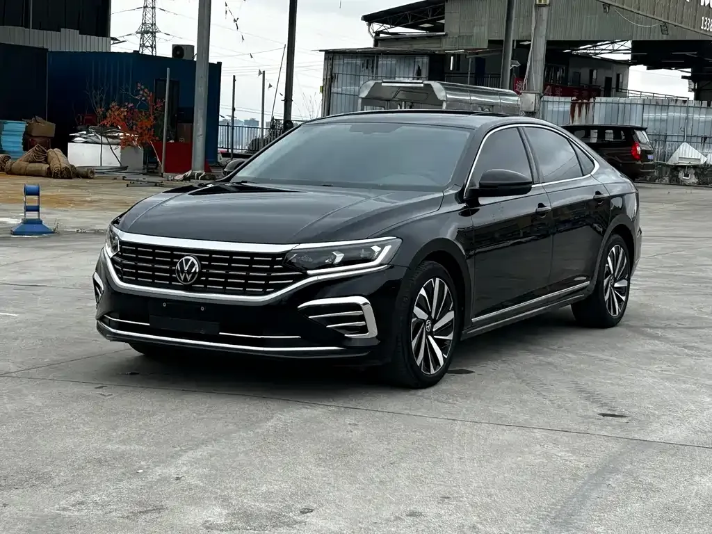 Volkswagen Passat — фото 1