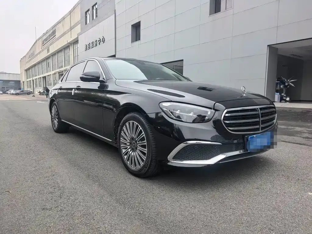 Mercedes-Benz E-Class — фото 9