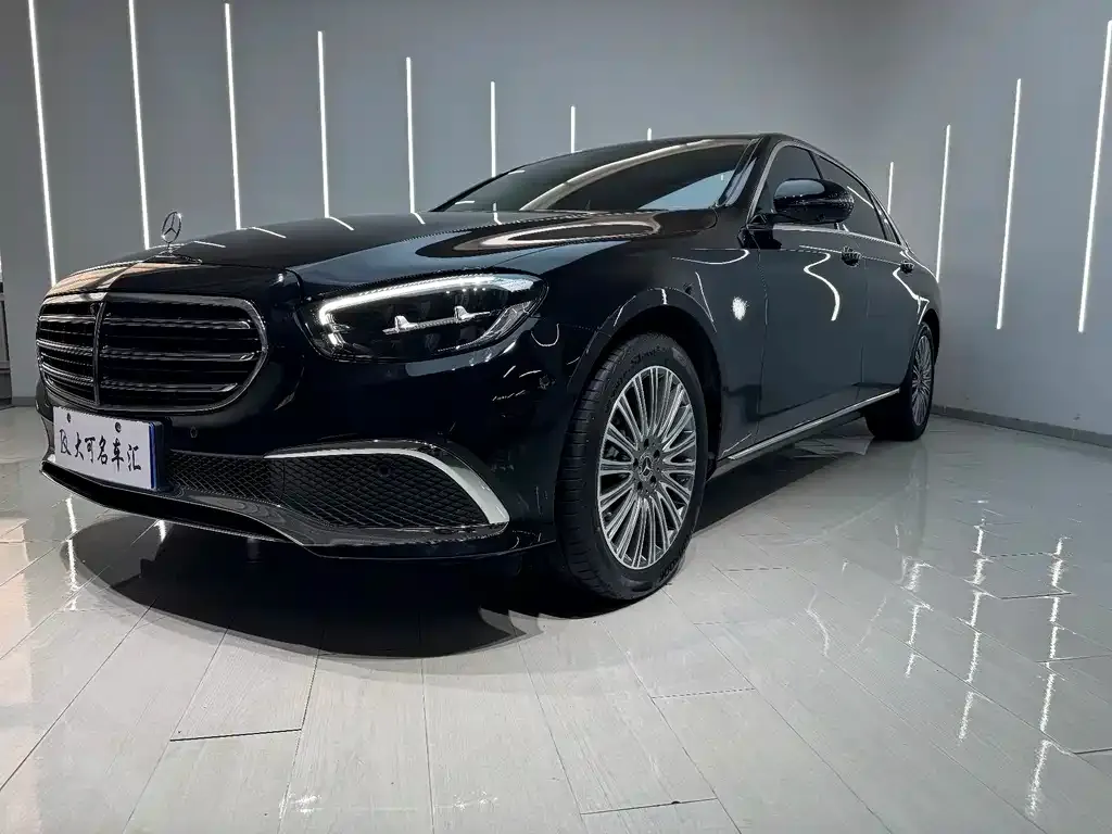 Mercedes-Benz E-Class — фото 1
