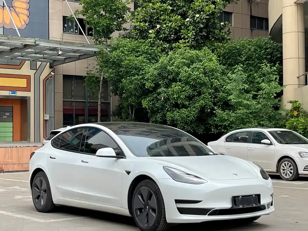 Tesla Model 3 — фото 5
