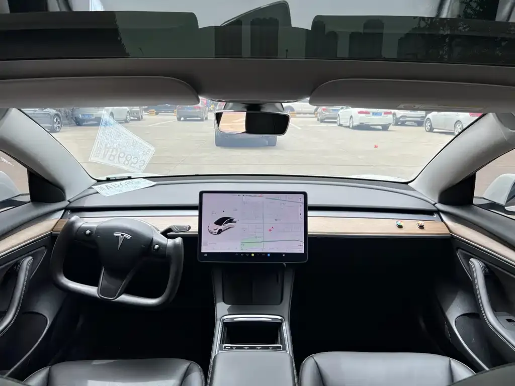 Tesla Model 3 — фото 8