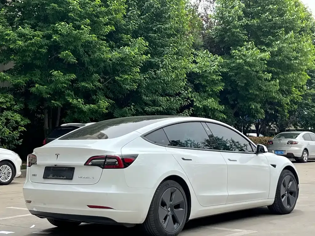 Tesla Model 3 — фото 4