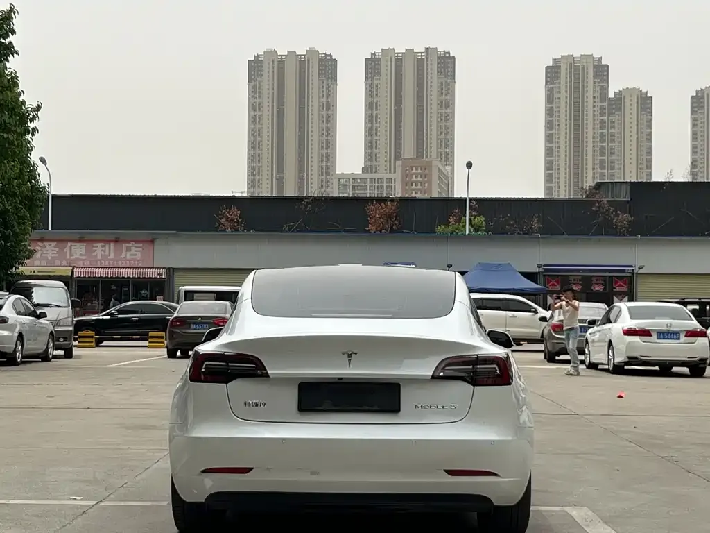Tesla Model 3 — фото 6