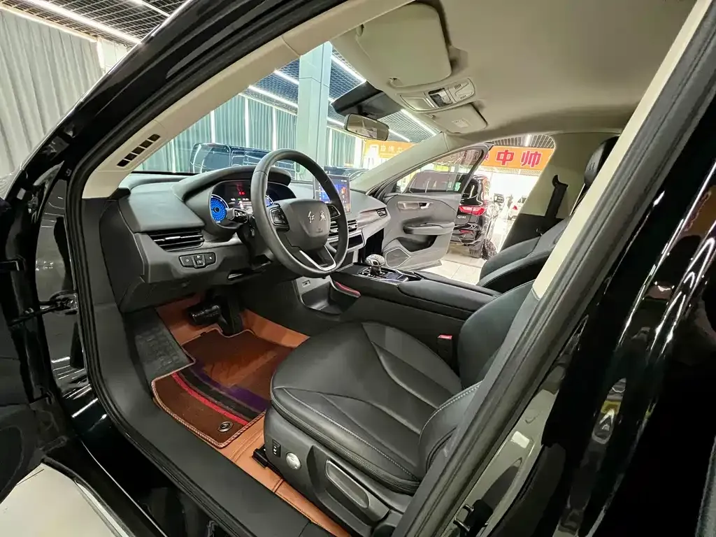Hongqi E-QM5 2023 из CN, фото 2