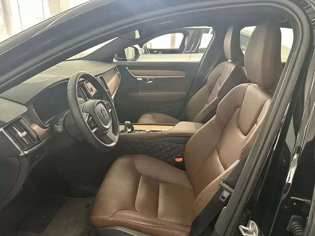 Volvo S90 2025 из CN, фото 9
