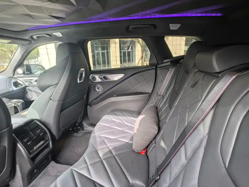BMW XM 2025 из CN, фото 4