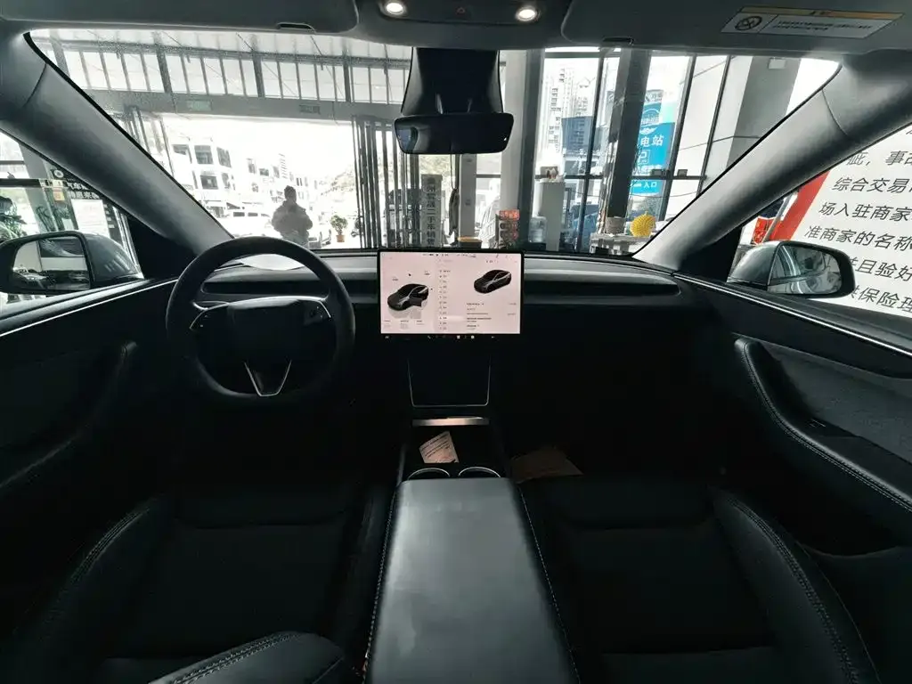 Tesla Model Y — фото 8