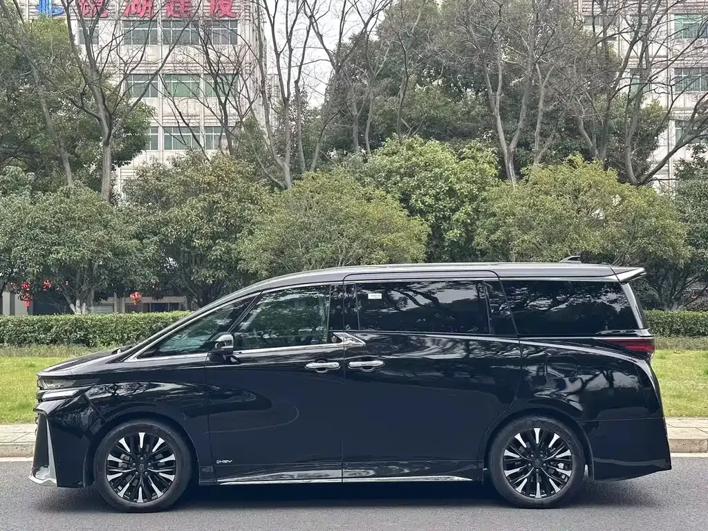 Toyota Vellfire 2024 из CN, фото 2