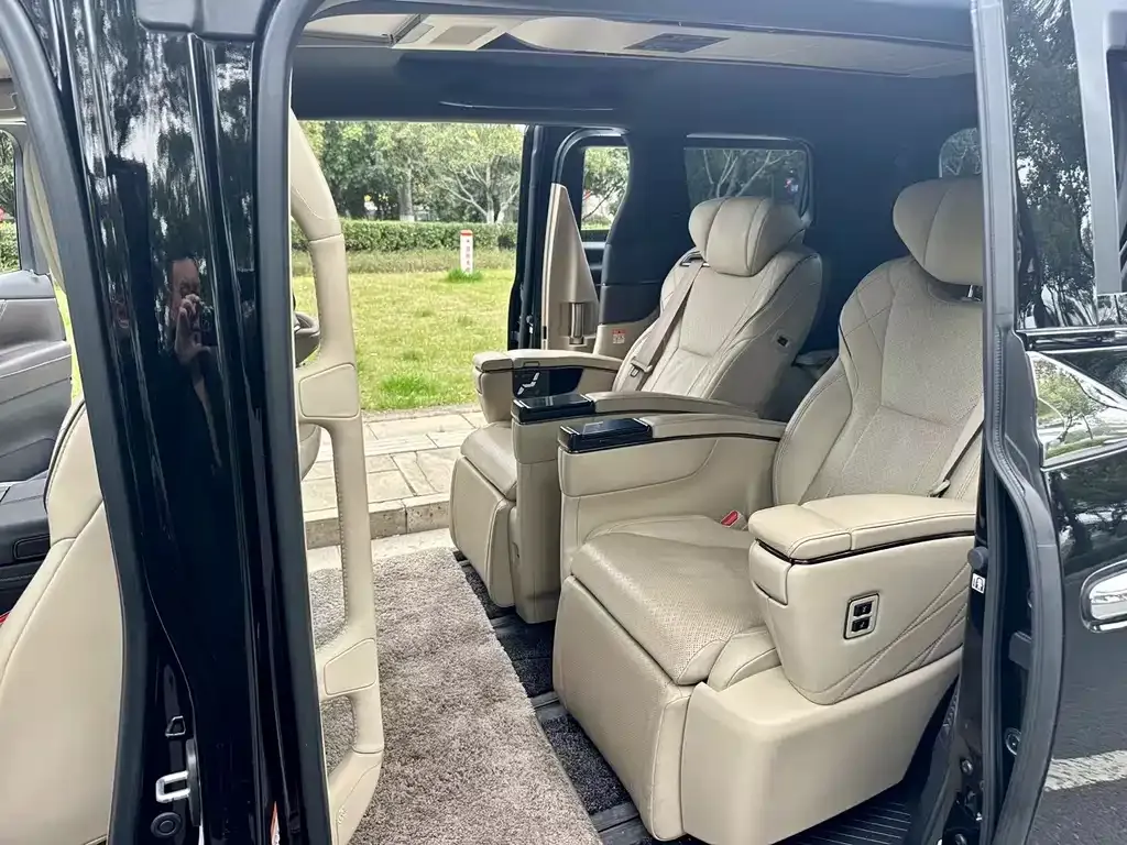 Toyota Vellfire 2024 из CN, фото 3