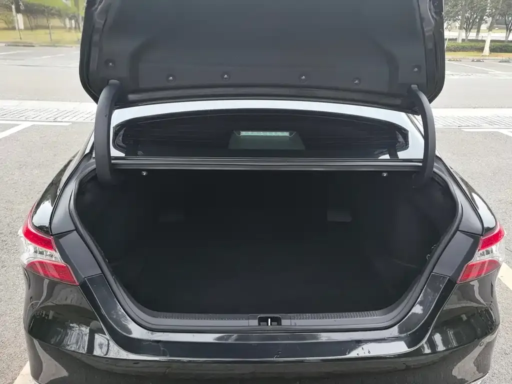Toyota Camry 2024 из CN, фото 2