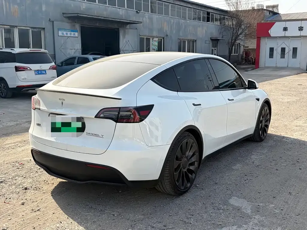 Tesla Model Y — фото 5