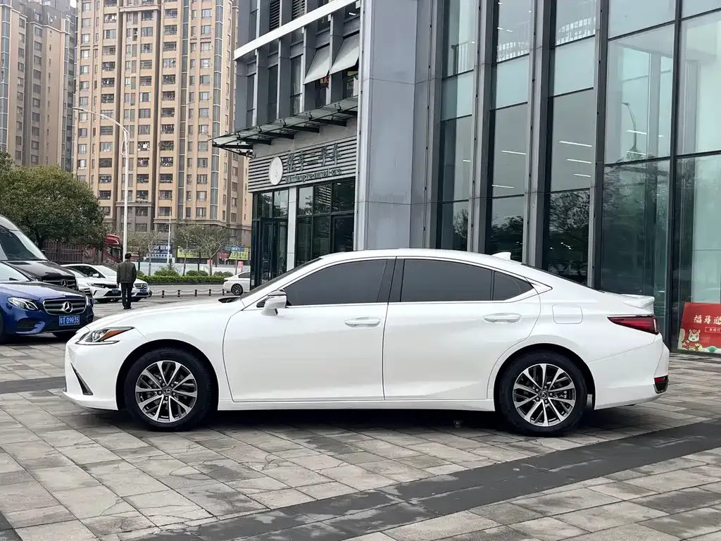 Lexus ES — фото 6