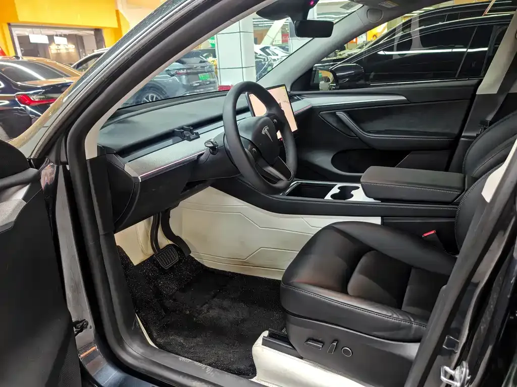 Tesla Model Y 2024 из CN, фото 3