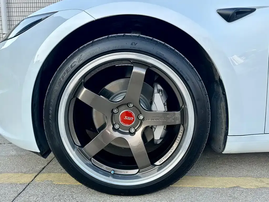 Tesla Model 3 — фото 6