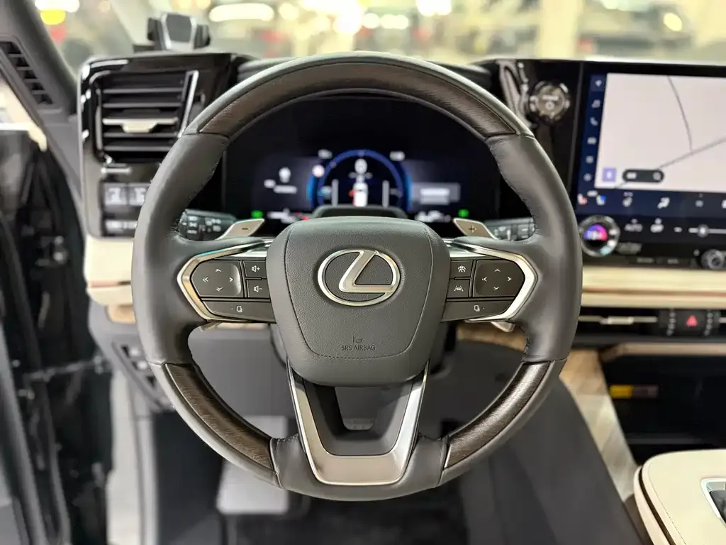 Lexus LM — фото 4