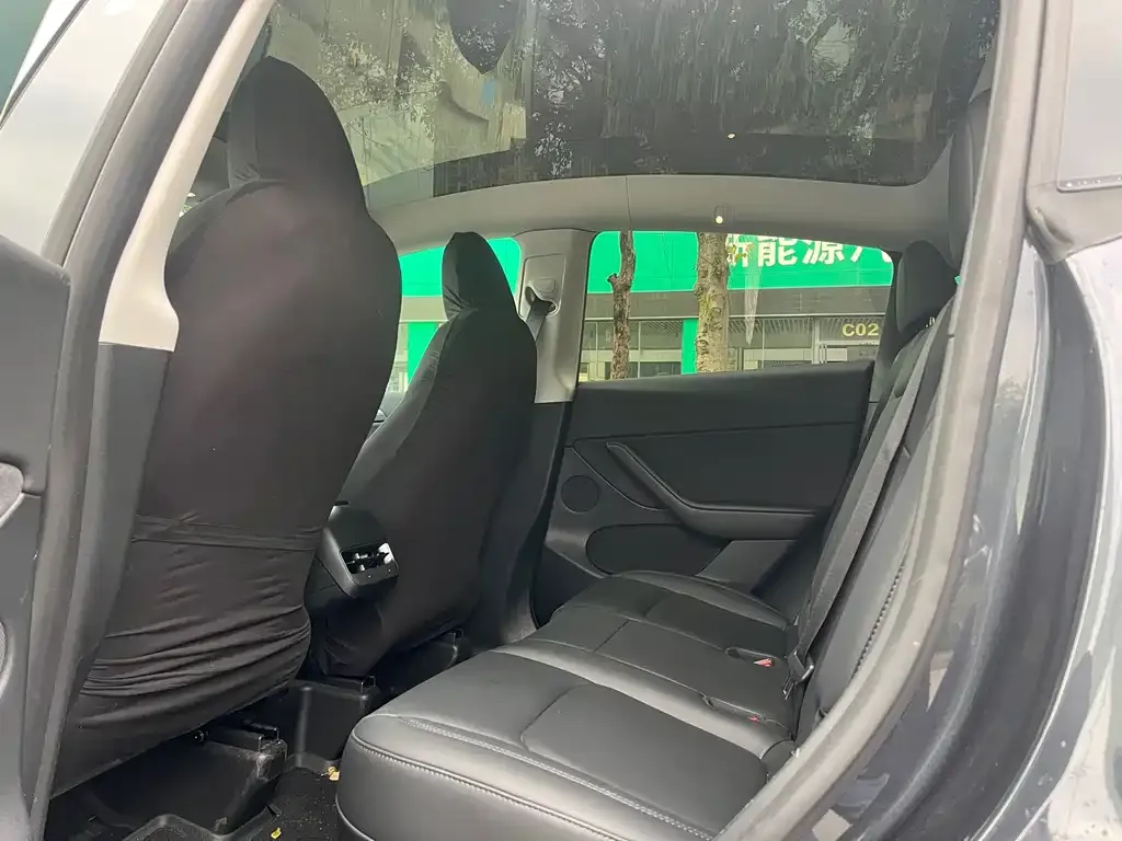 Tesla Model Y — фото 4