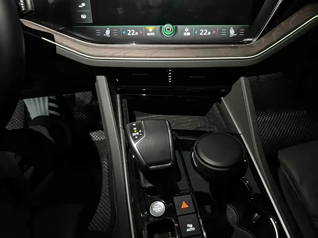 Volkswagen Touareg 2021 из CN, фото 2