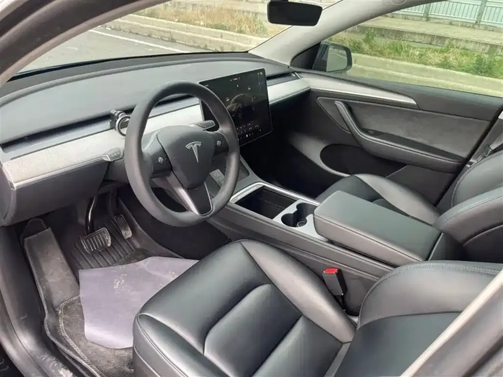 Tesla Model Y — фото 4