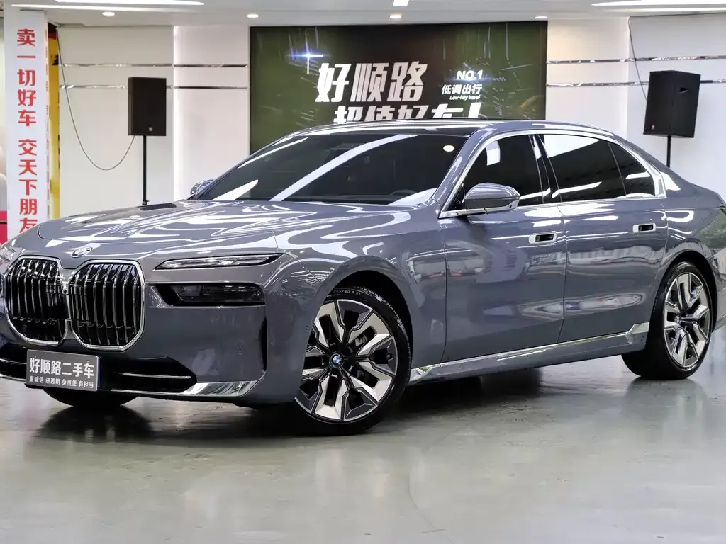 BMW 7 Series — фото 1