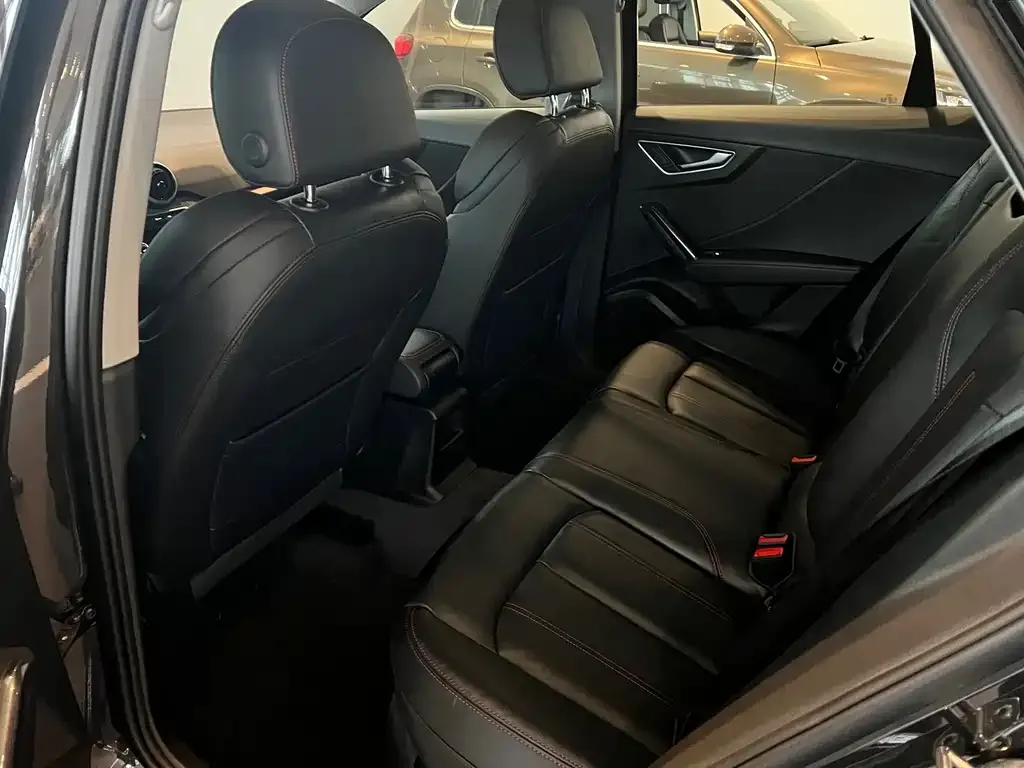 Audi Q2L 2025 из CN, фото 5