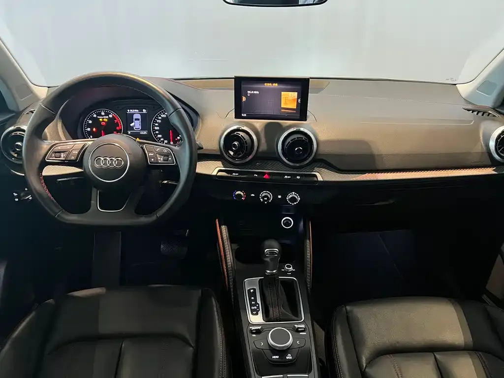 Audi Q2L 2025 из CN, фото 9