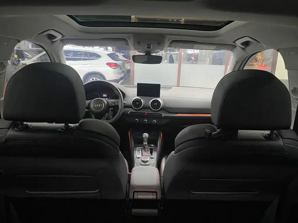 Audi Q2L 2023 из CN, фото 2