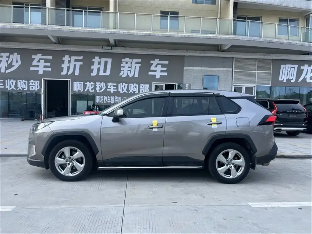 Toyota RAV4 2021 из CN, фото 8