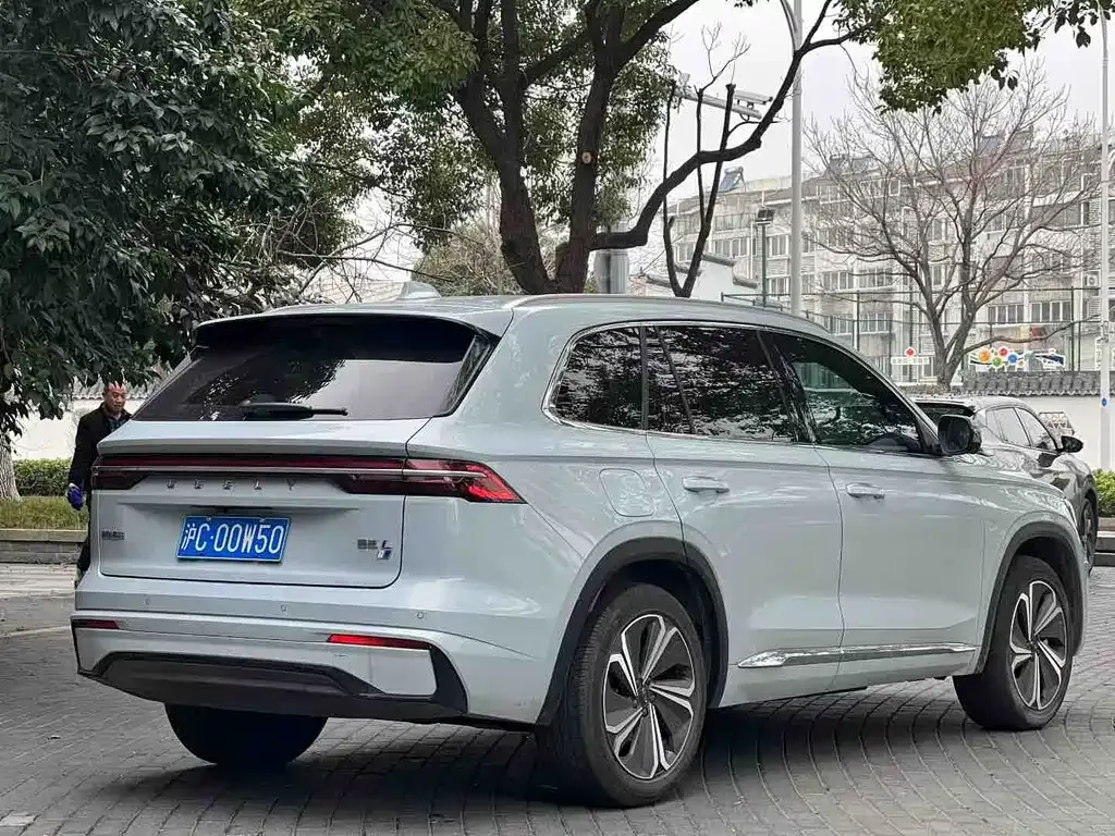 Geely Xingyue L — фото 8