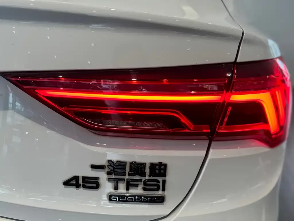 Audi Q3 Sportback — фото 9