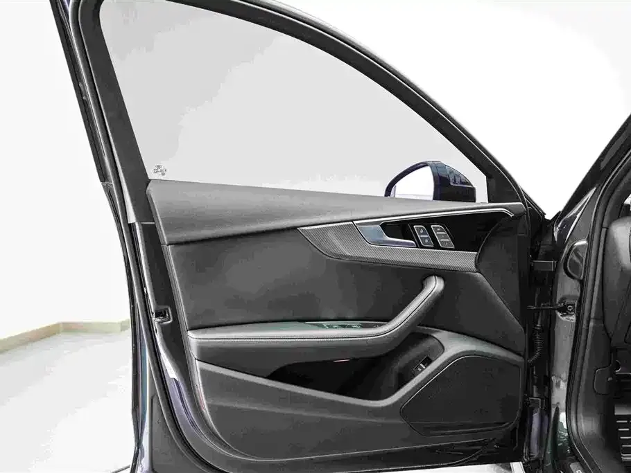 Audi A4L 2024 из CN, фото 7