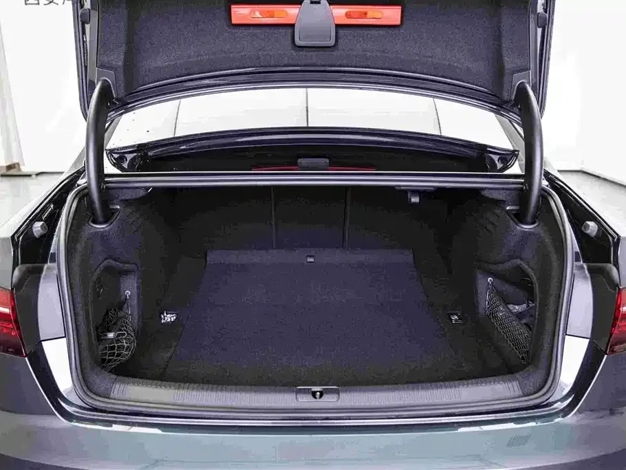 Audi A4L 2024 из CN, фото 10