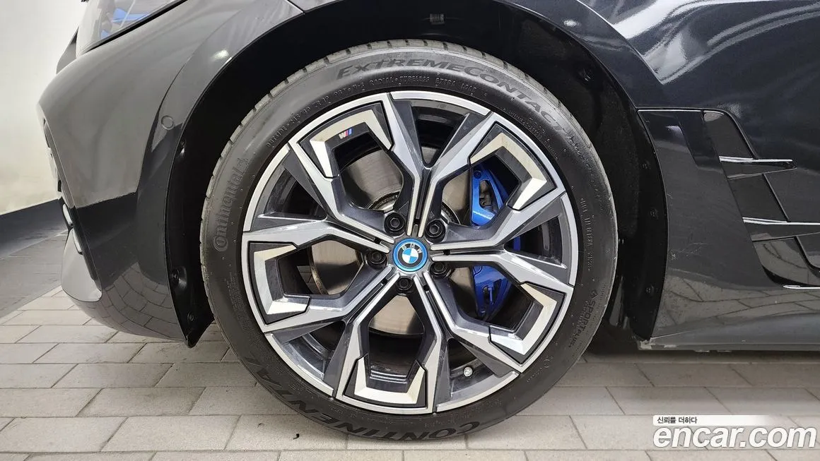 BMW i4 — фото 6