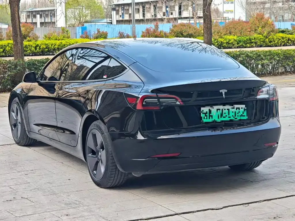 Tesla Model 3 — фото 8