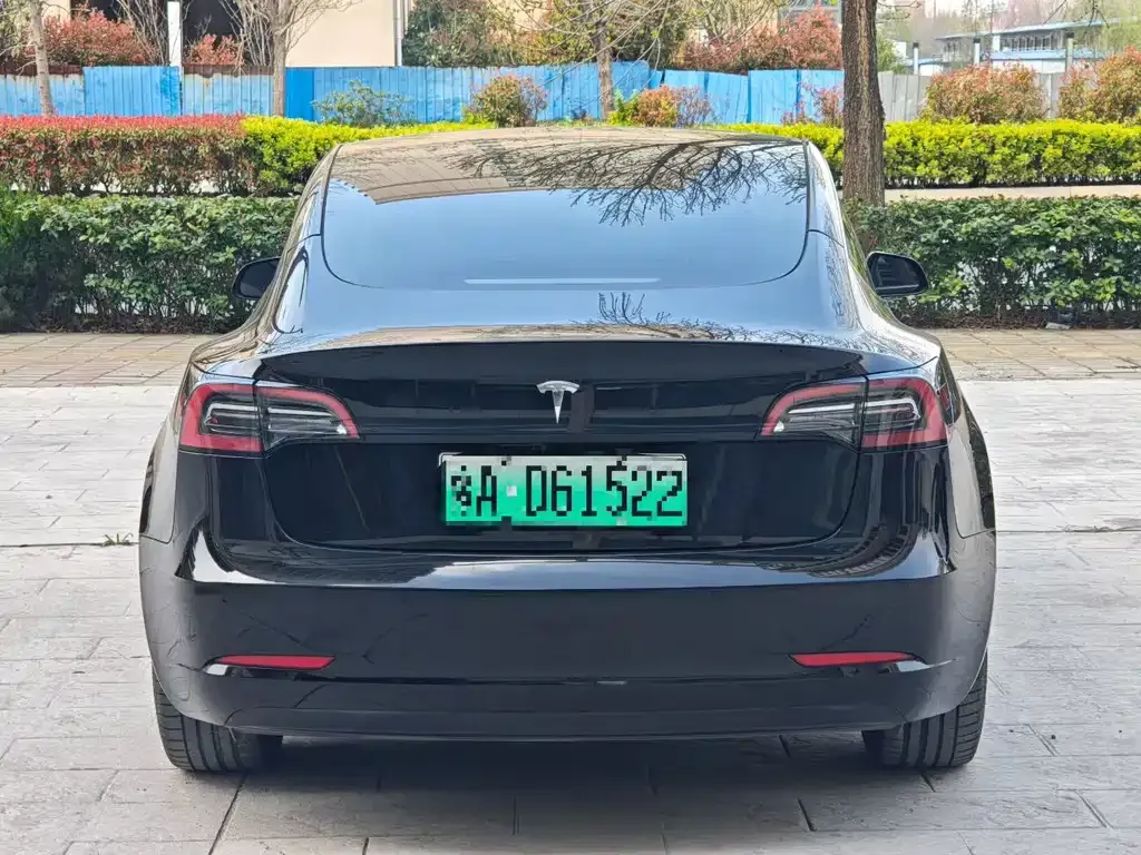 Tesla Model 3 — фото 7