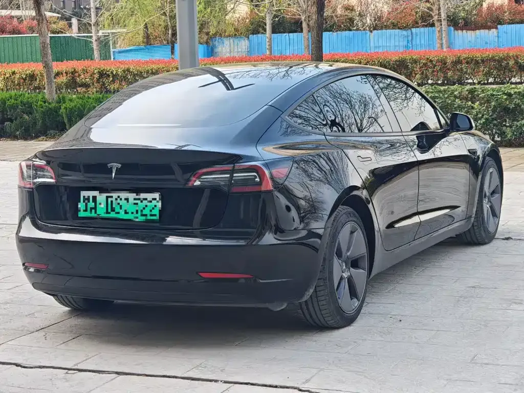Tesla Model 3 — фото 9