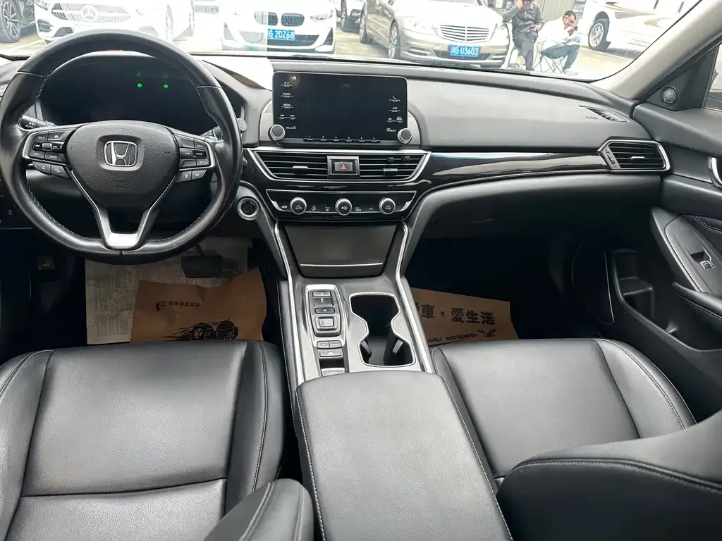 Honda Accord — фото 9