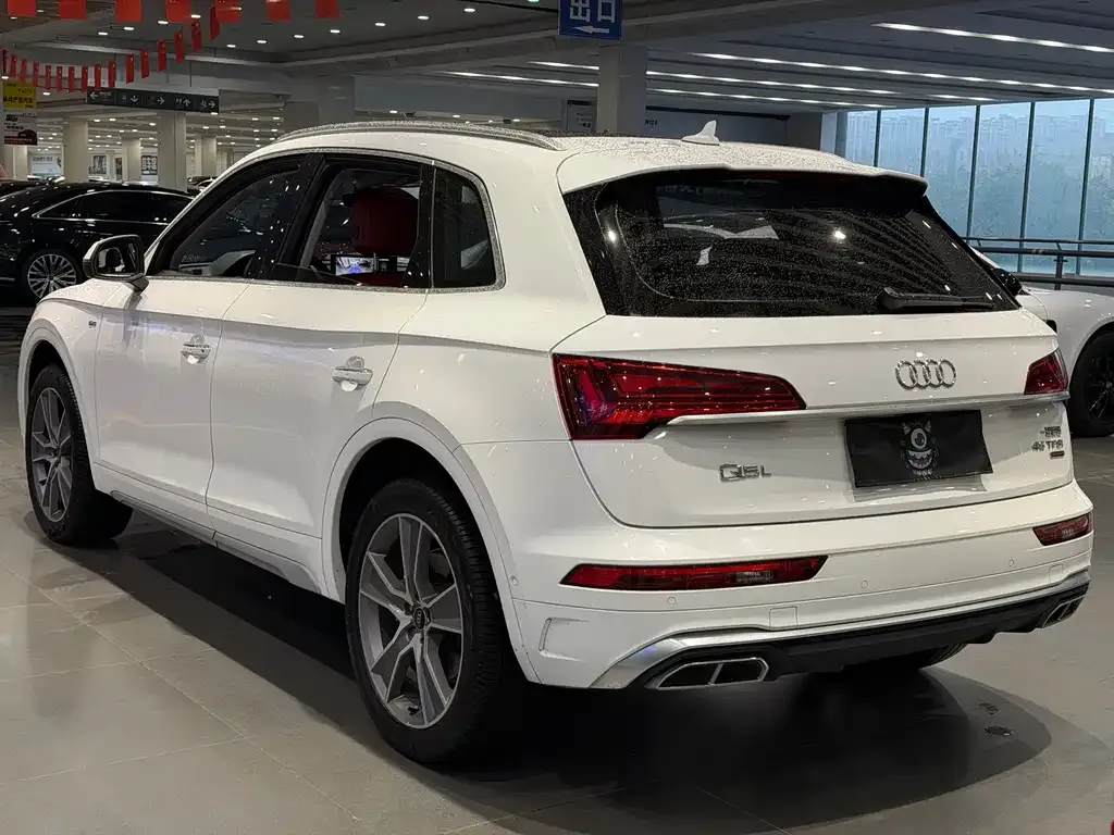Audi Q5L — фото 5