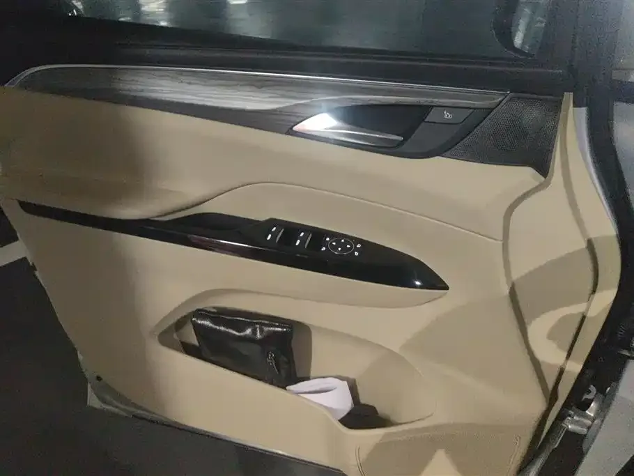 Buick GL8 Hybrid — фото 5
