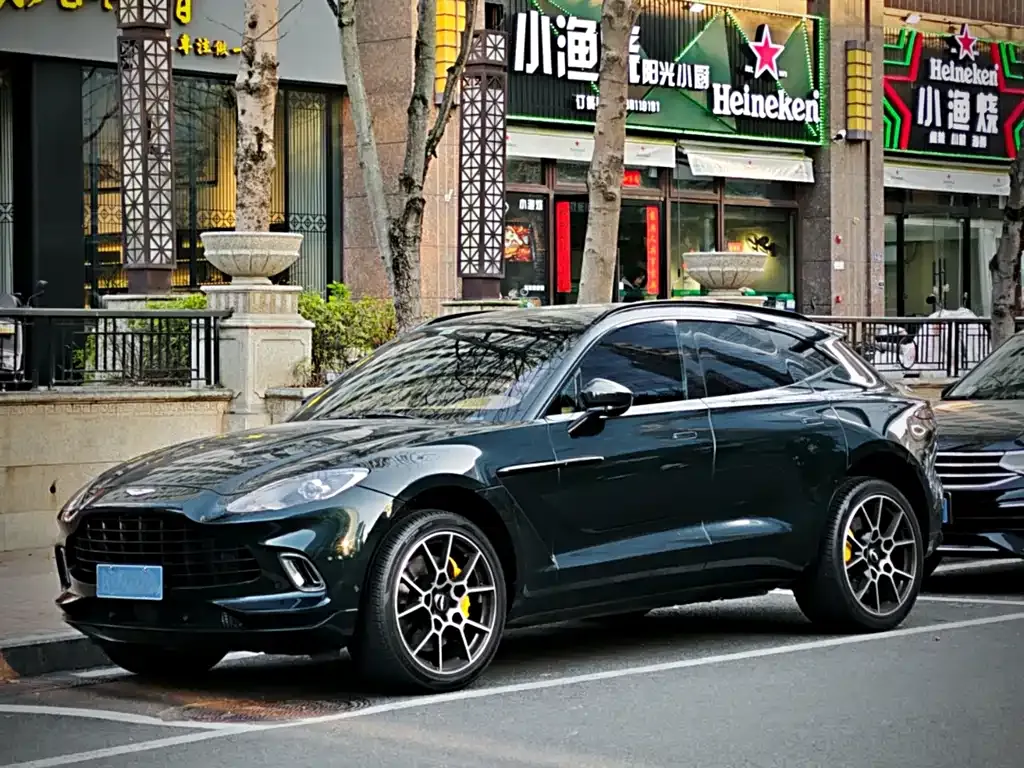 Aston Martin DBX