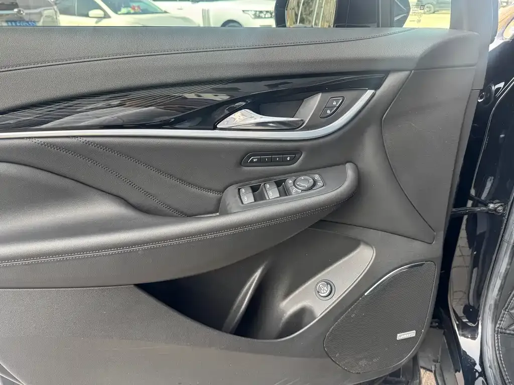 Buick Enclave — фото 10