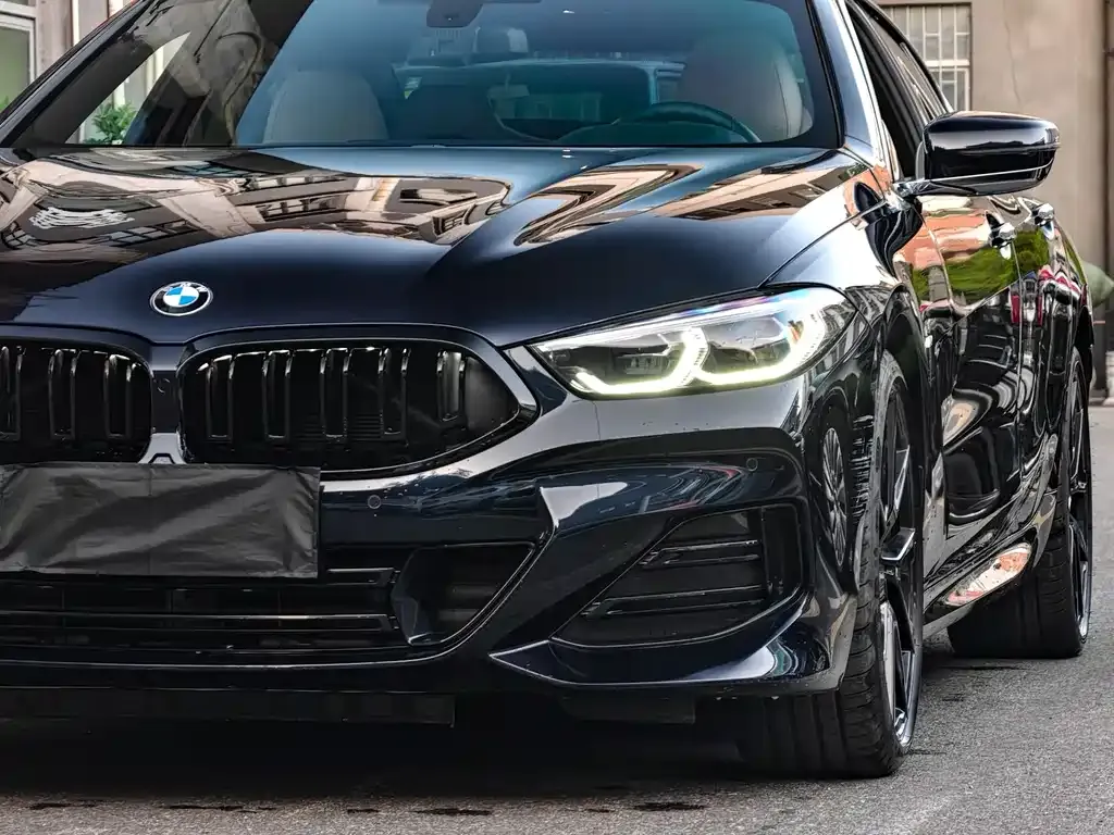 BMW 8 Series — фото 4