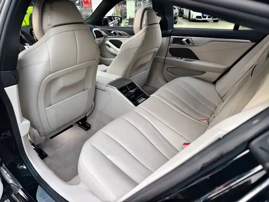 BMW 8 Series — фото 2