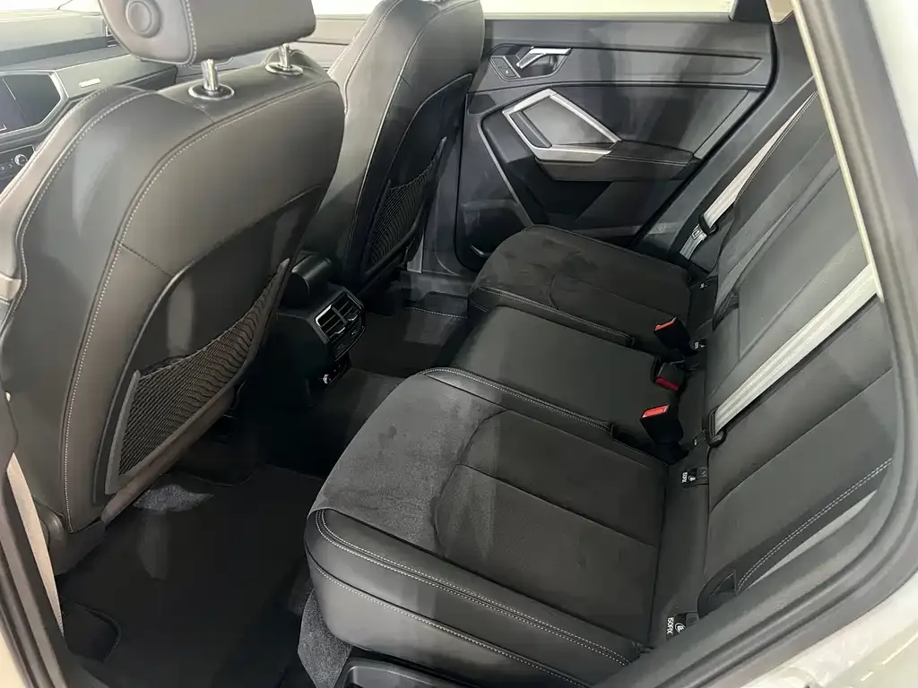 Audi Q3 2023 из CN, фото 3