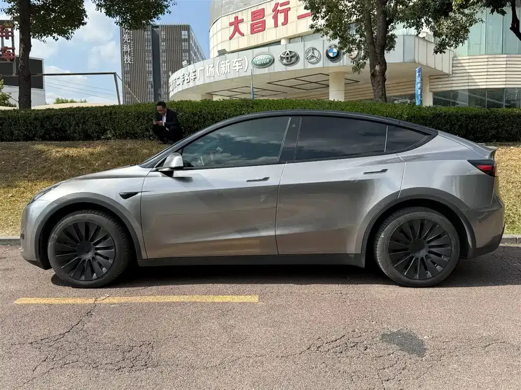 Tesla Model Y — фото 5