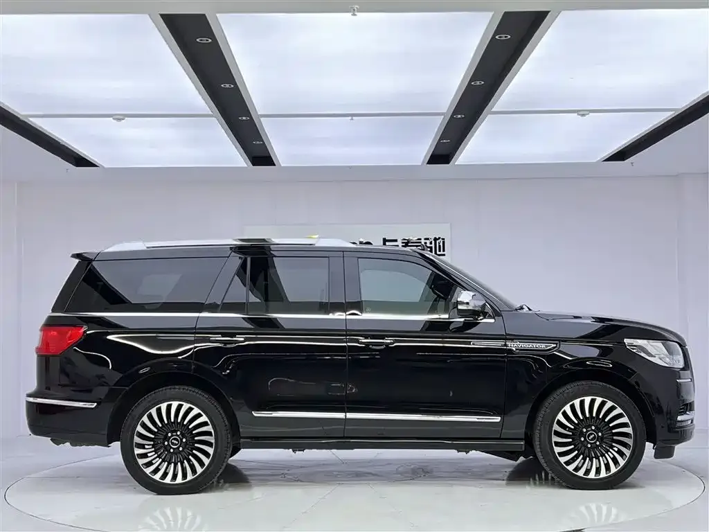 Lincoln Navigator — фото 8