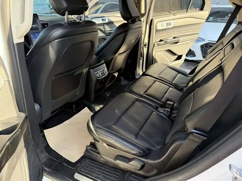 Ford Explorer 2021 из CN, фото 2
