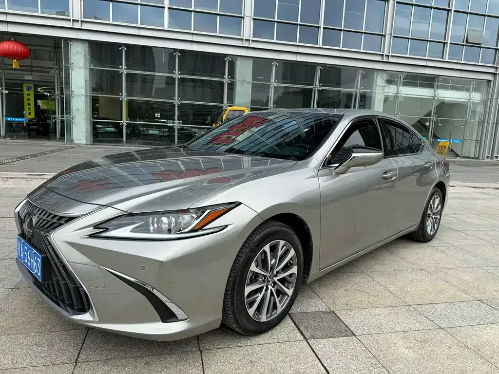 Lexus ES — фото 1